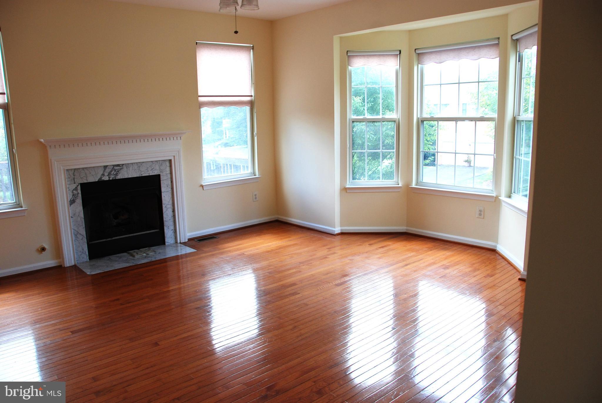 43851 Sandburg Sq