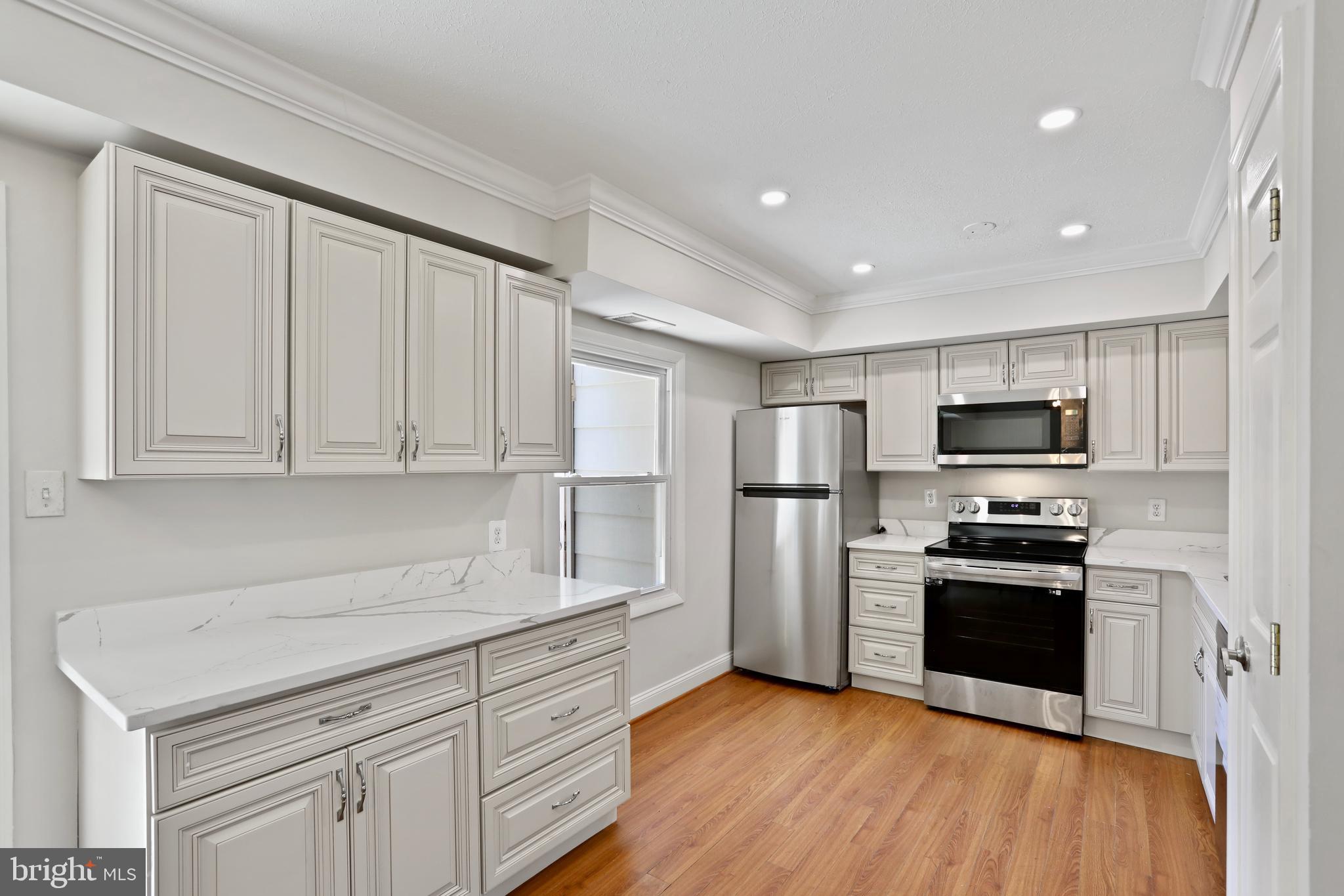 304 Roanoke Dr SE