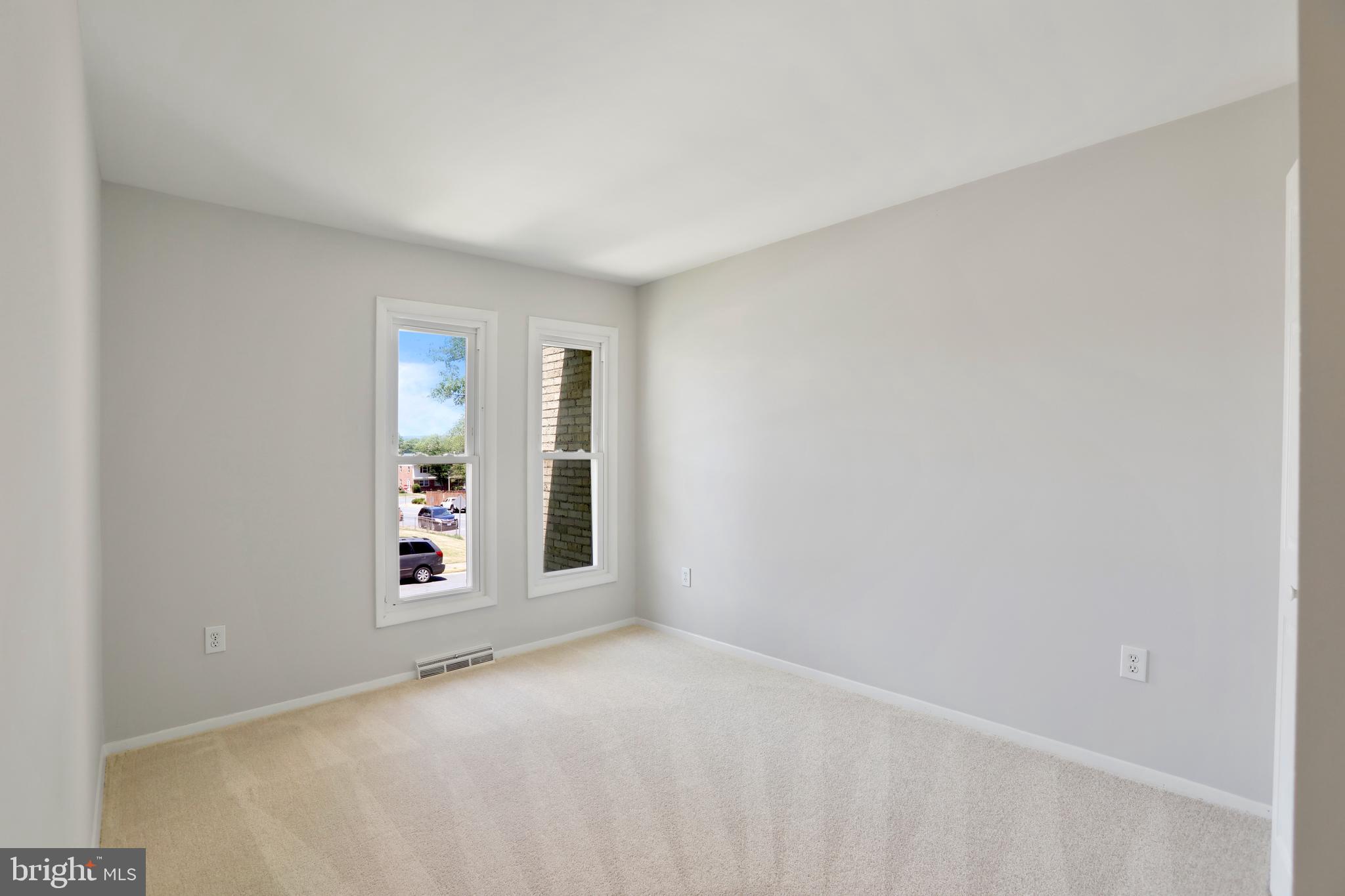 304 Roanoke Dr SE