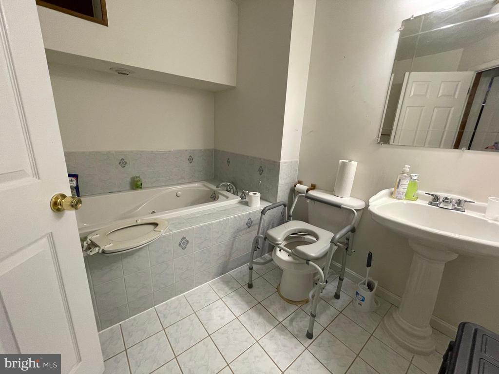 102 Kirkbridge Ct