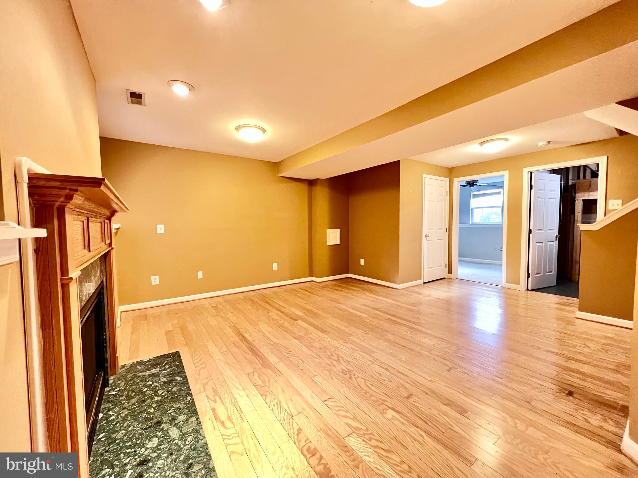 19893 FIELDGRASS SQ