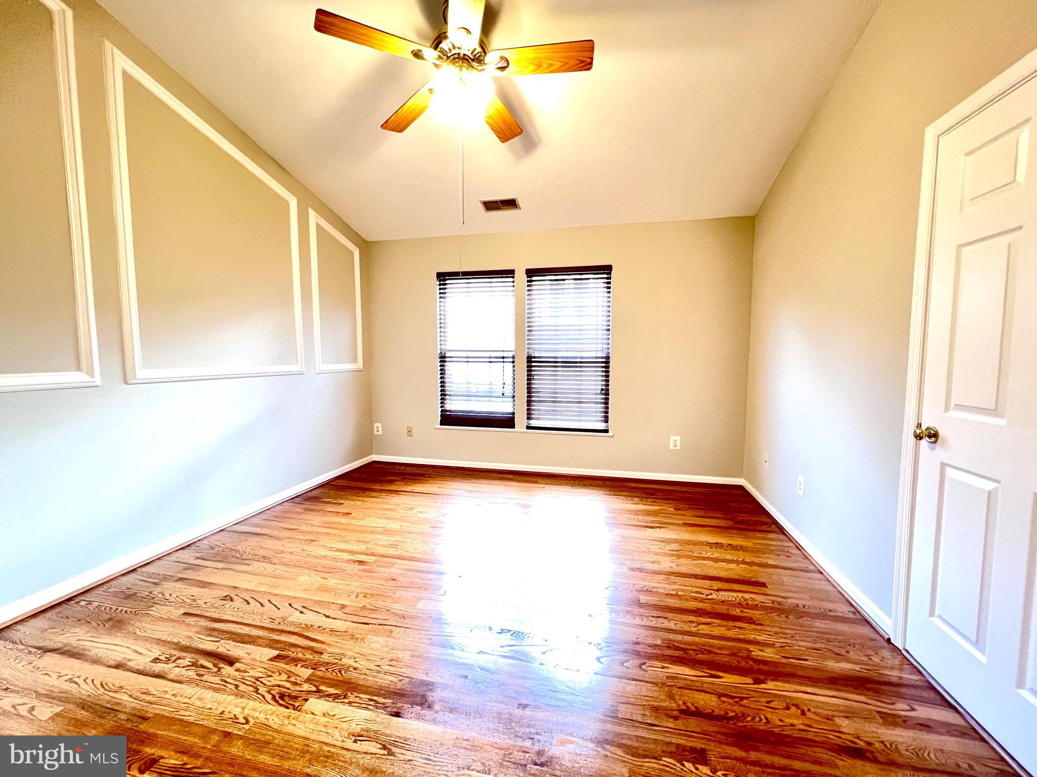 19893 FIELDGRASS SQ
