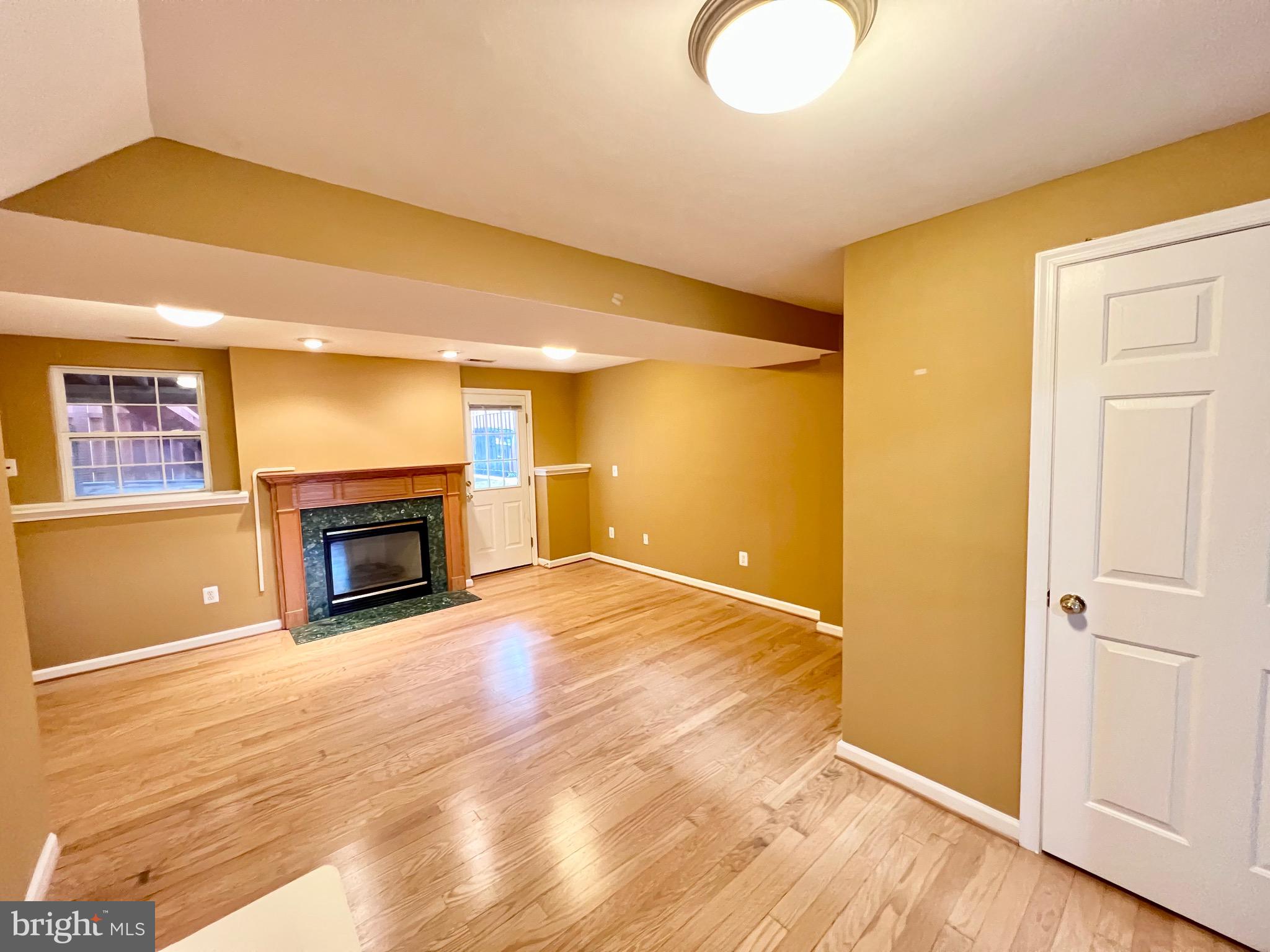 19893 FIELDGRASS SQ