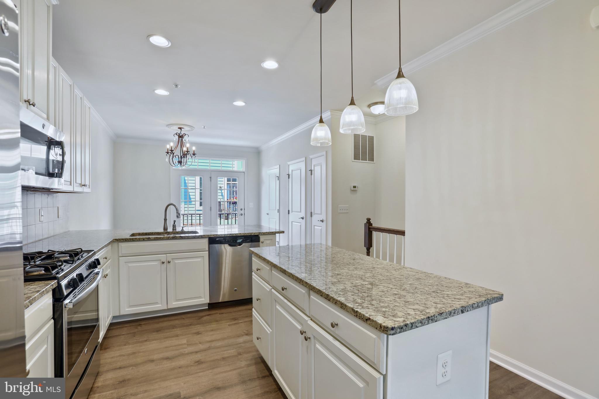 244 CRESCENT STATION TER SE