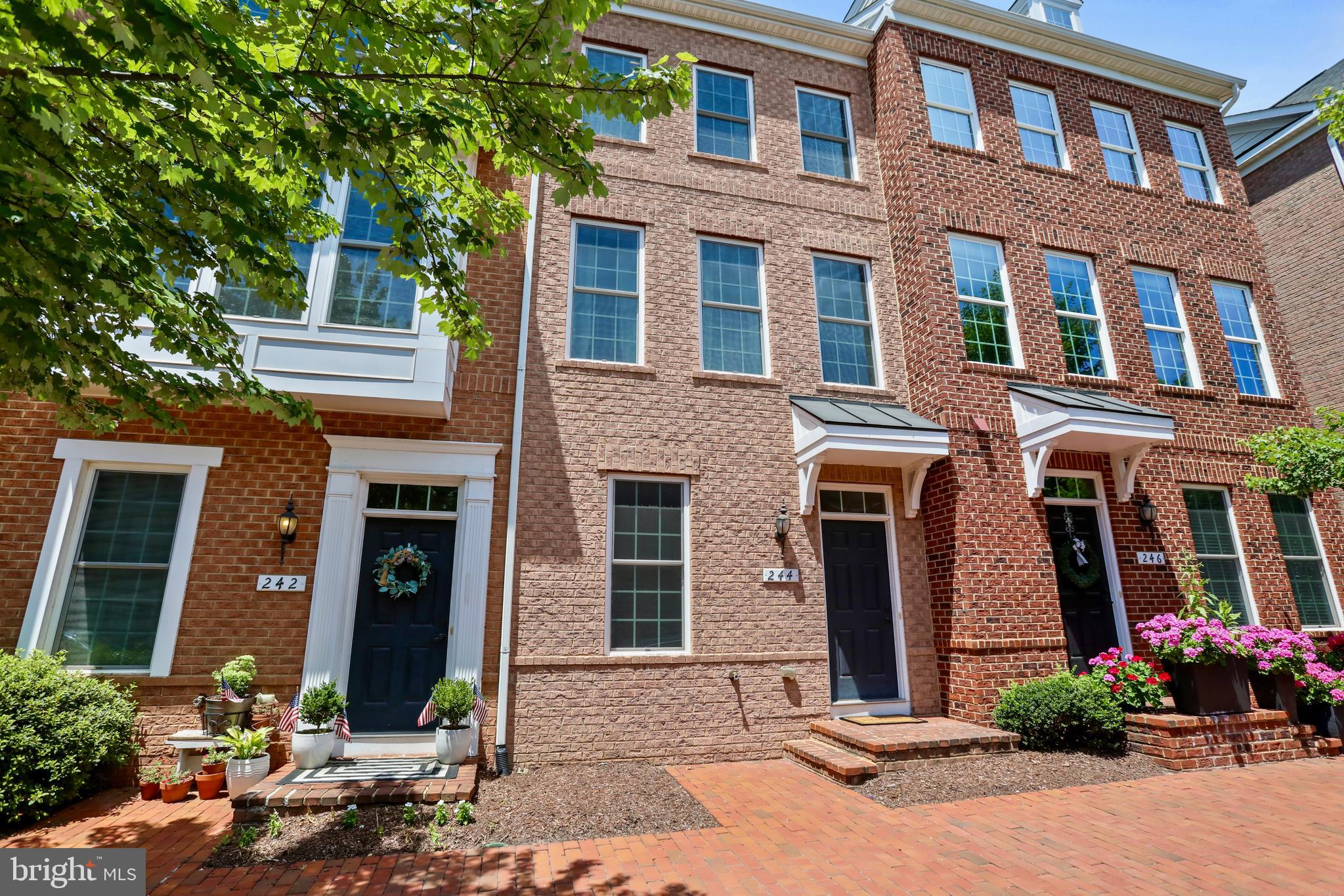 244 CRESCENT STATION TER SE