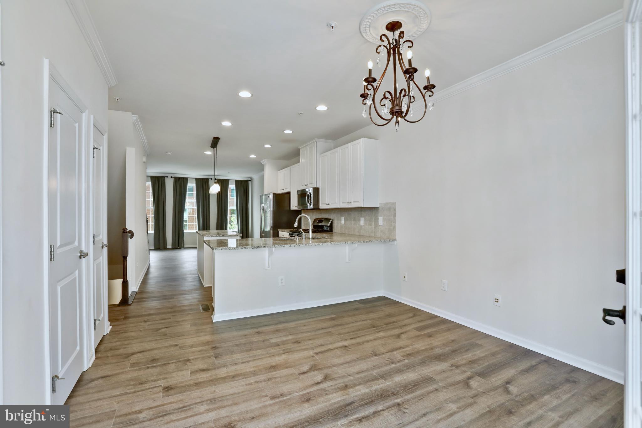 244 CRESCENT STATION TER SE