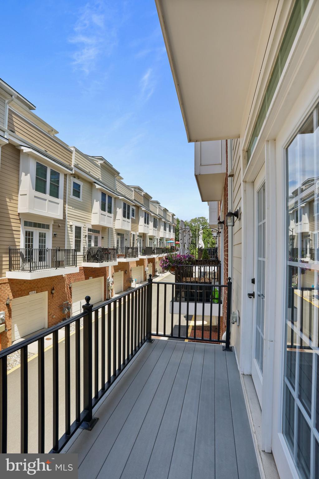 244 CRESCENT STATION TER SE