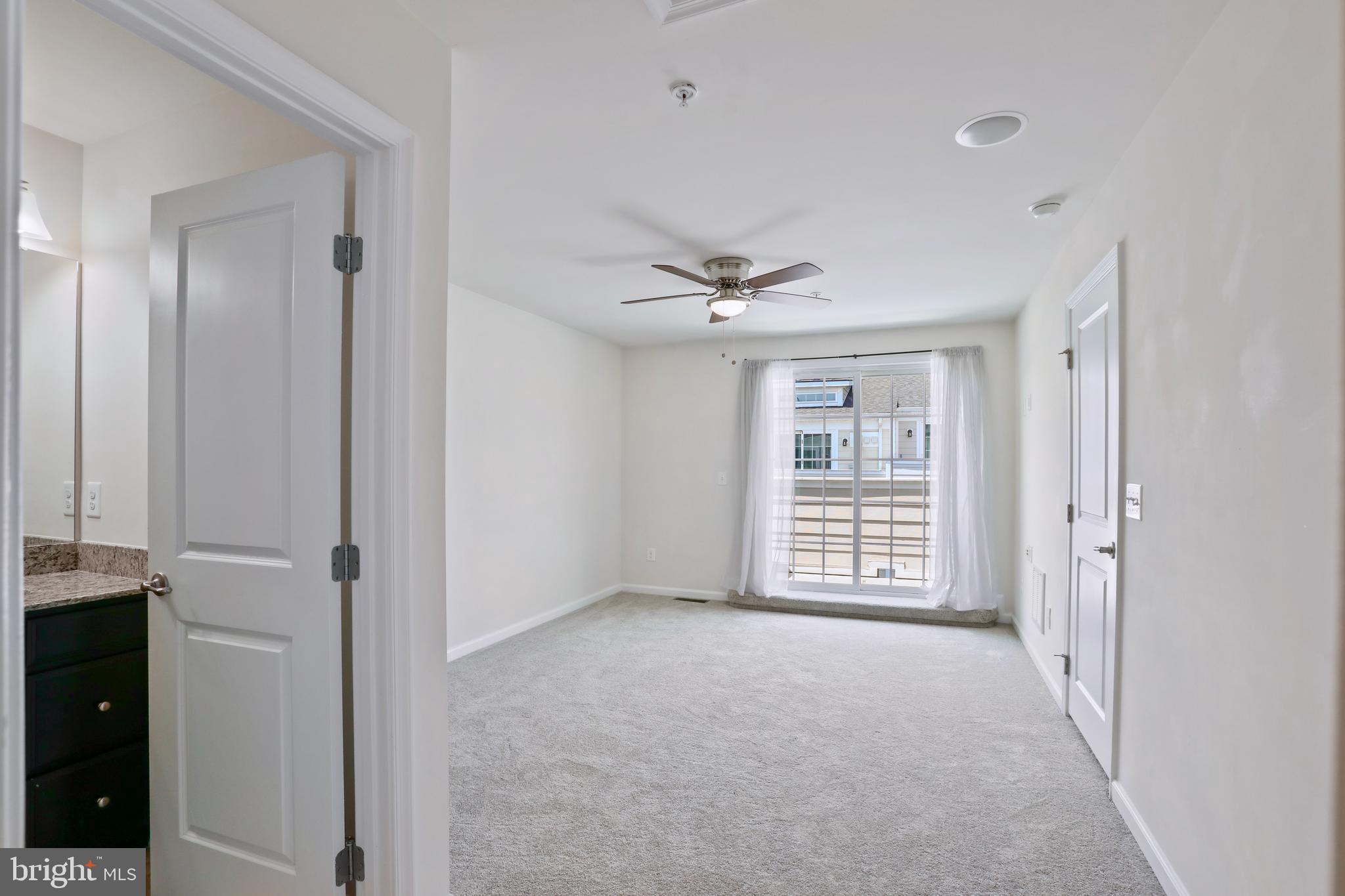 244 CRESCENT STATION TER SE
