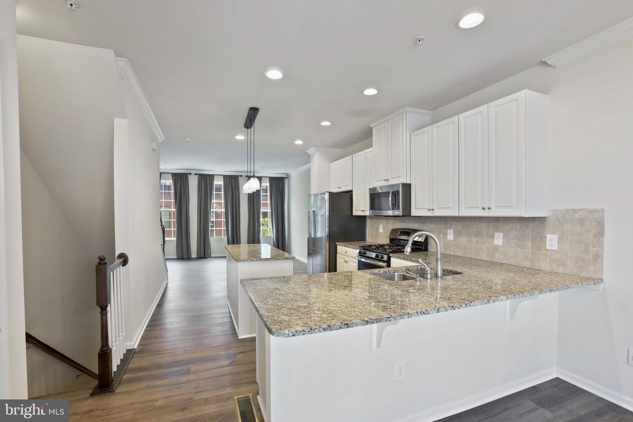 244 CRESCENT STATION TER SE