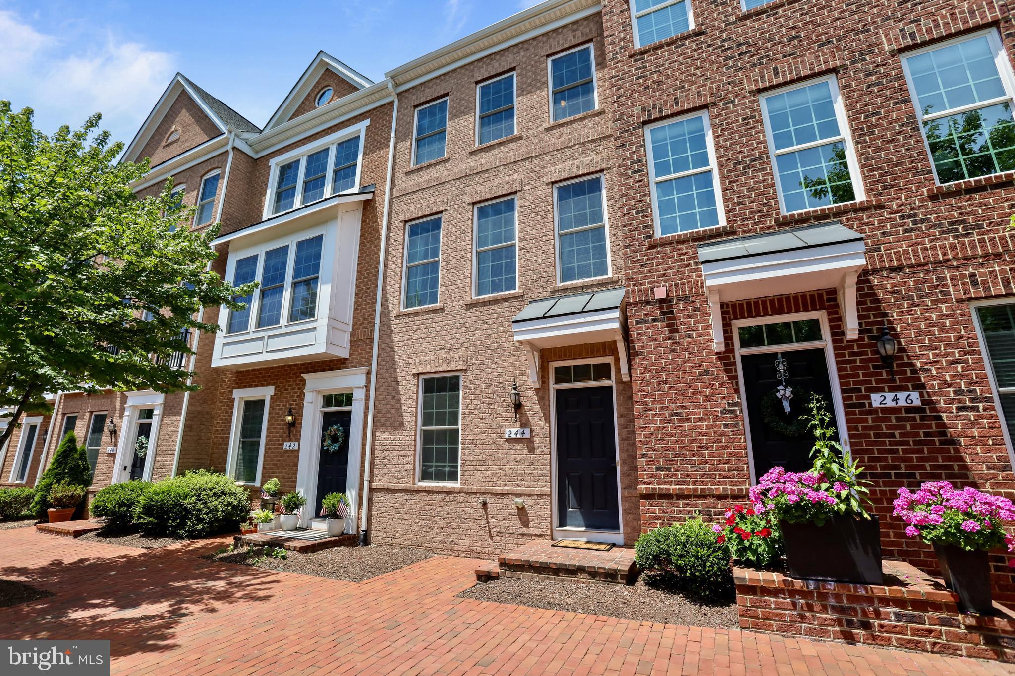 244 CRESCENT STATION TER SE