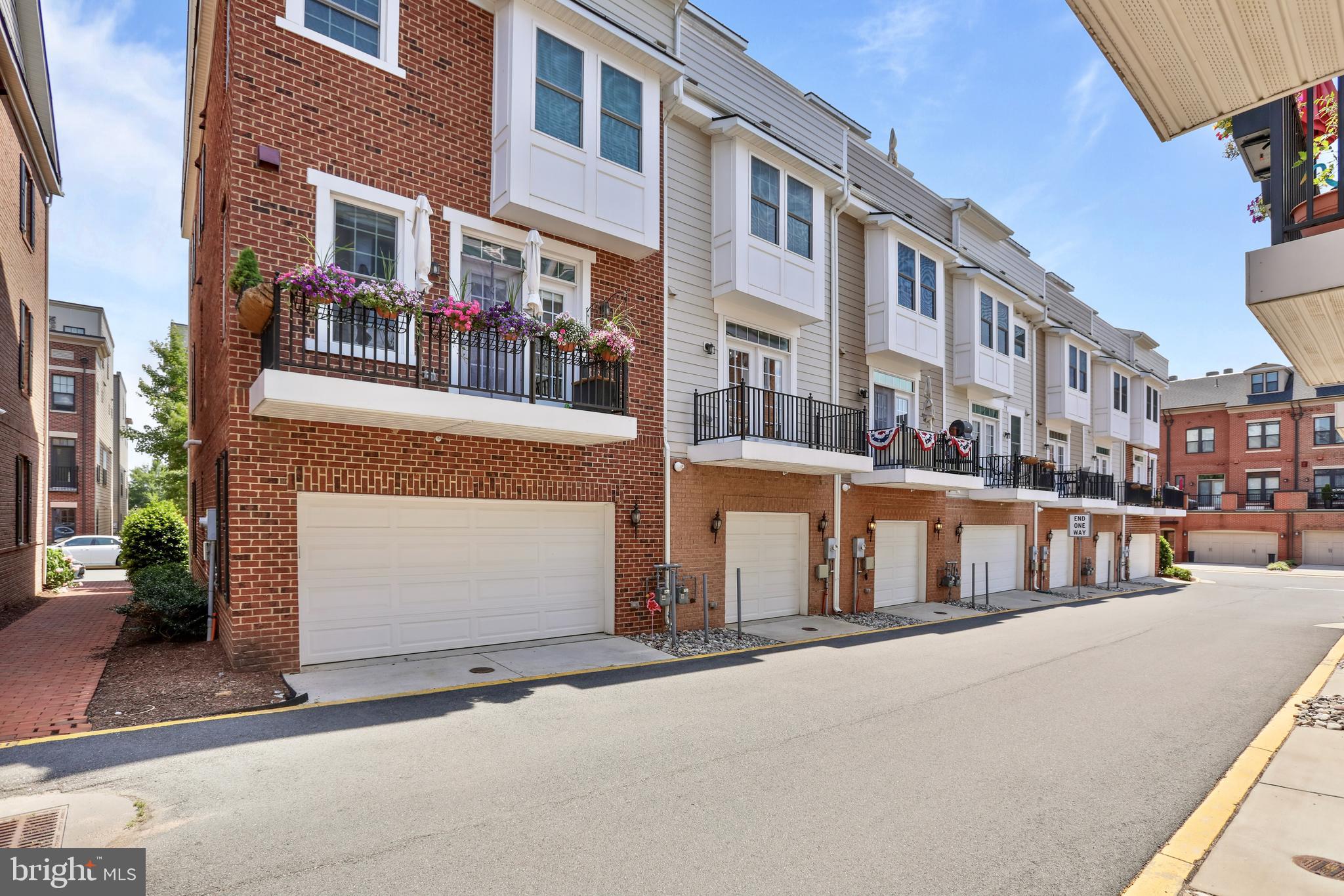 244 CRESCENT STATION TER SE