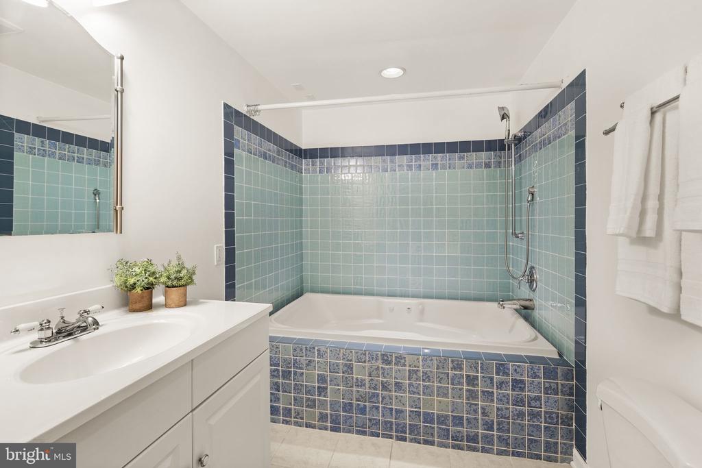 405 Heronwood Ct