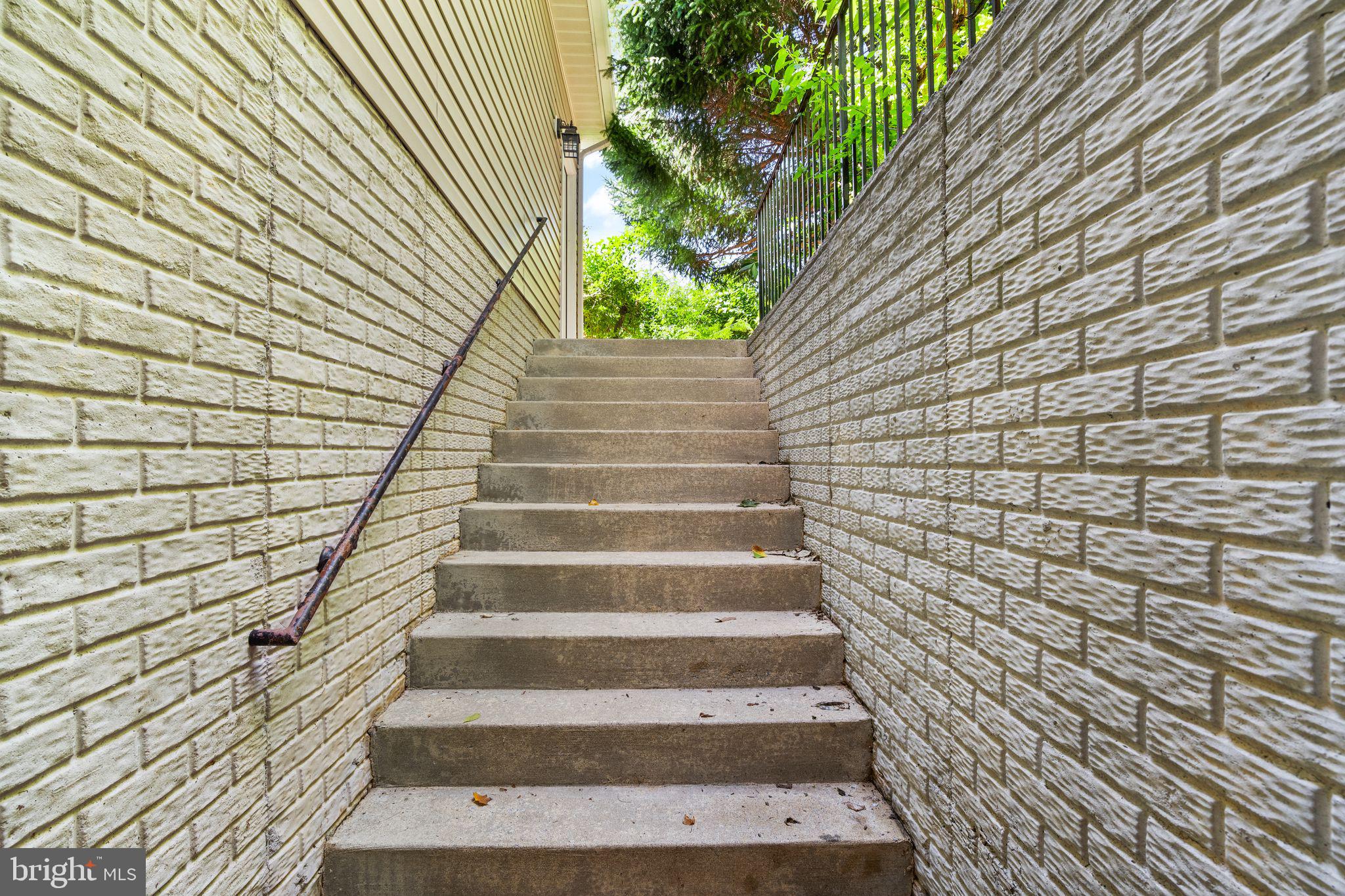405 Heronwood Ct