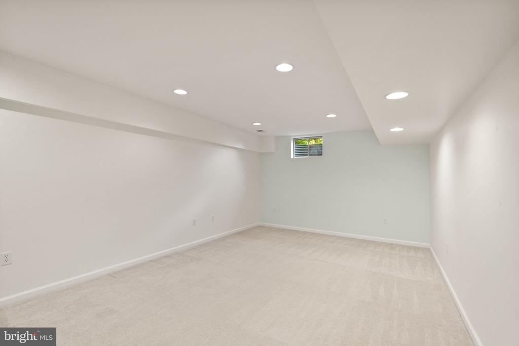 405 Heronwood Ct