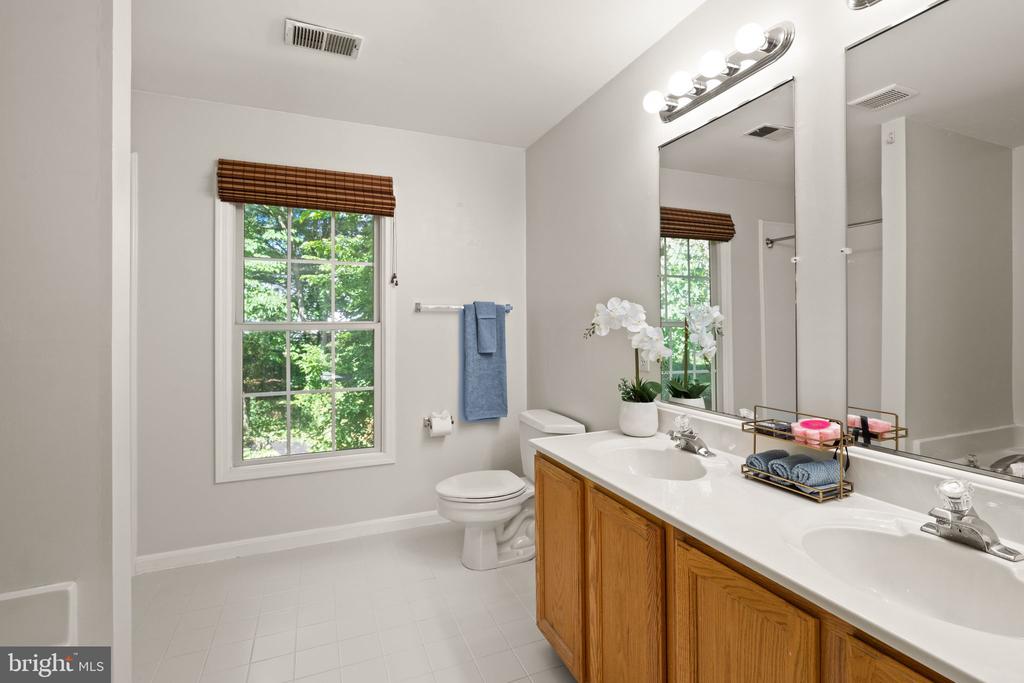 405 Heronwood Ct