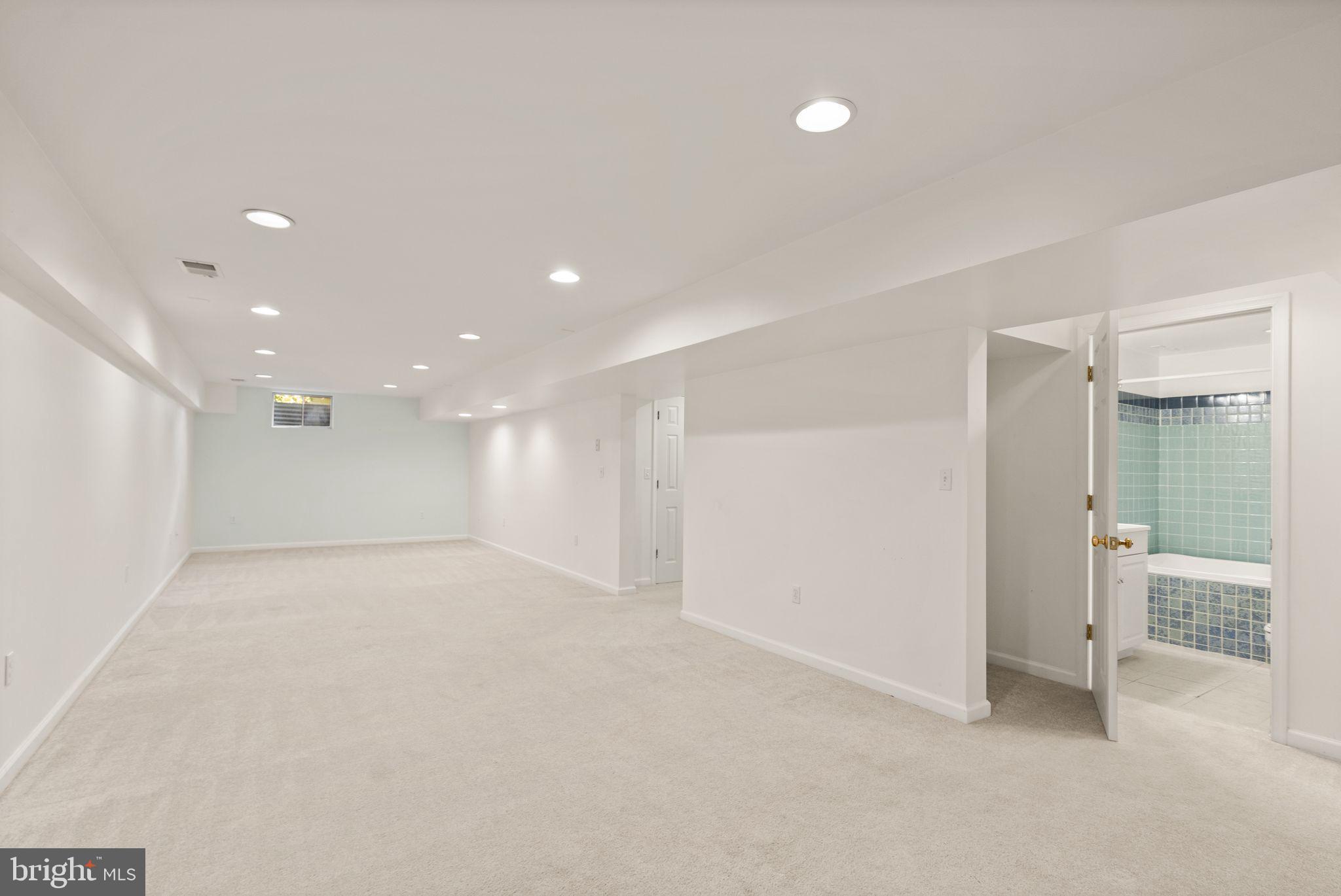 405 Heronwood Ct