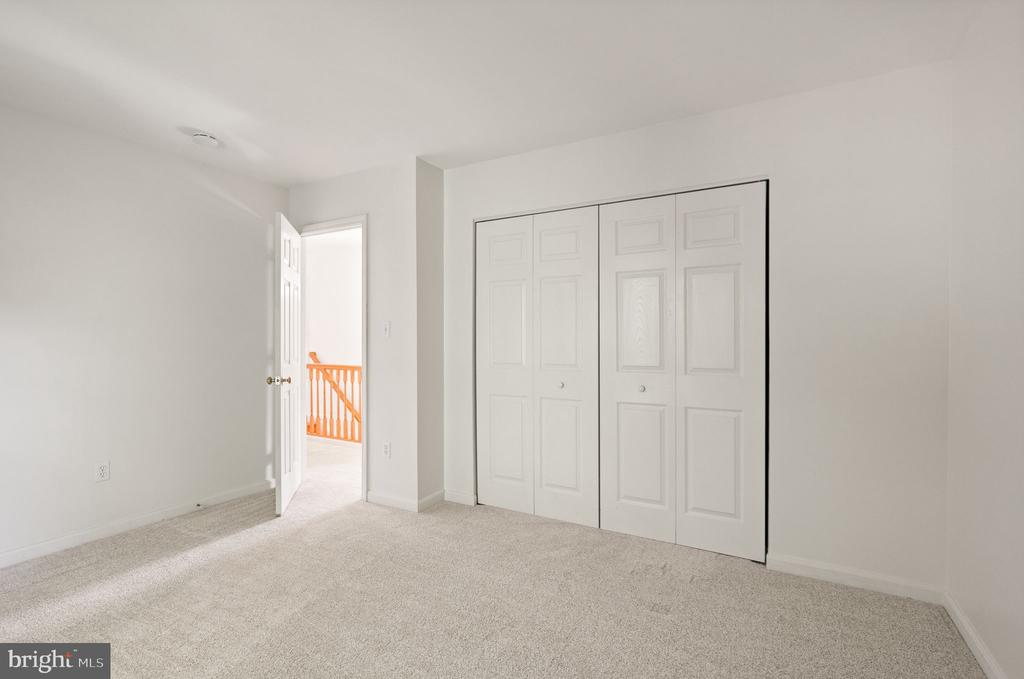 405 Heronwood Ct