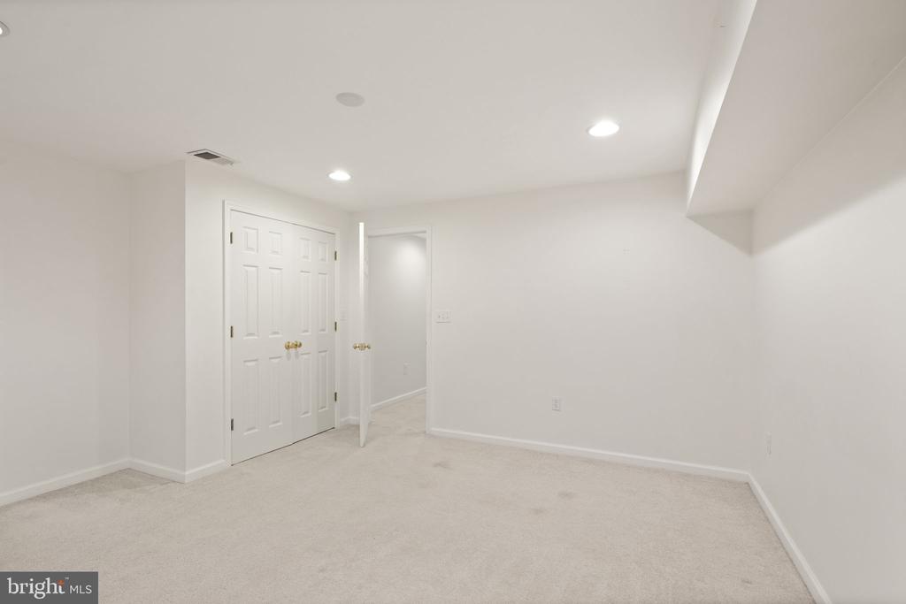 405 Heronwood Ct