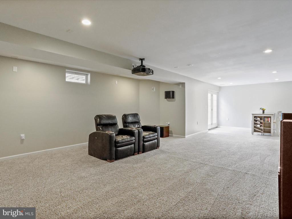 40594 Banshee Dr