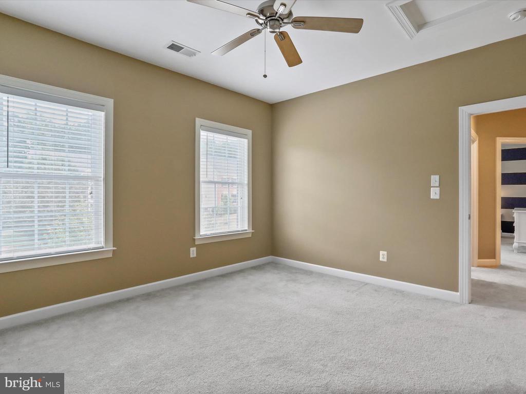 40594 Banshee Dr