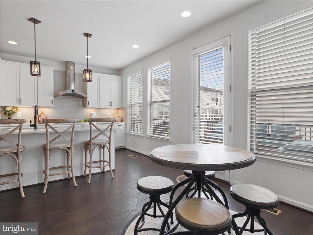 42361 Dogwood Glen Sq