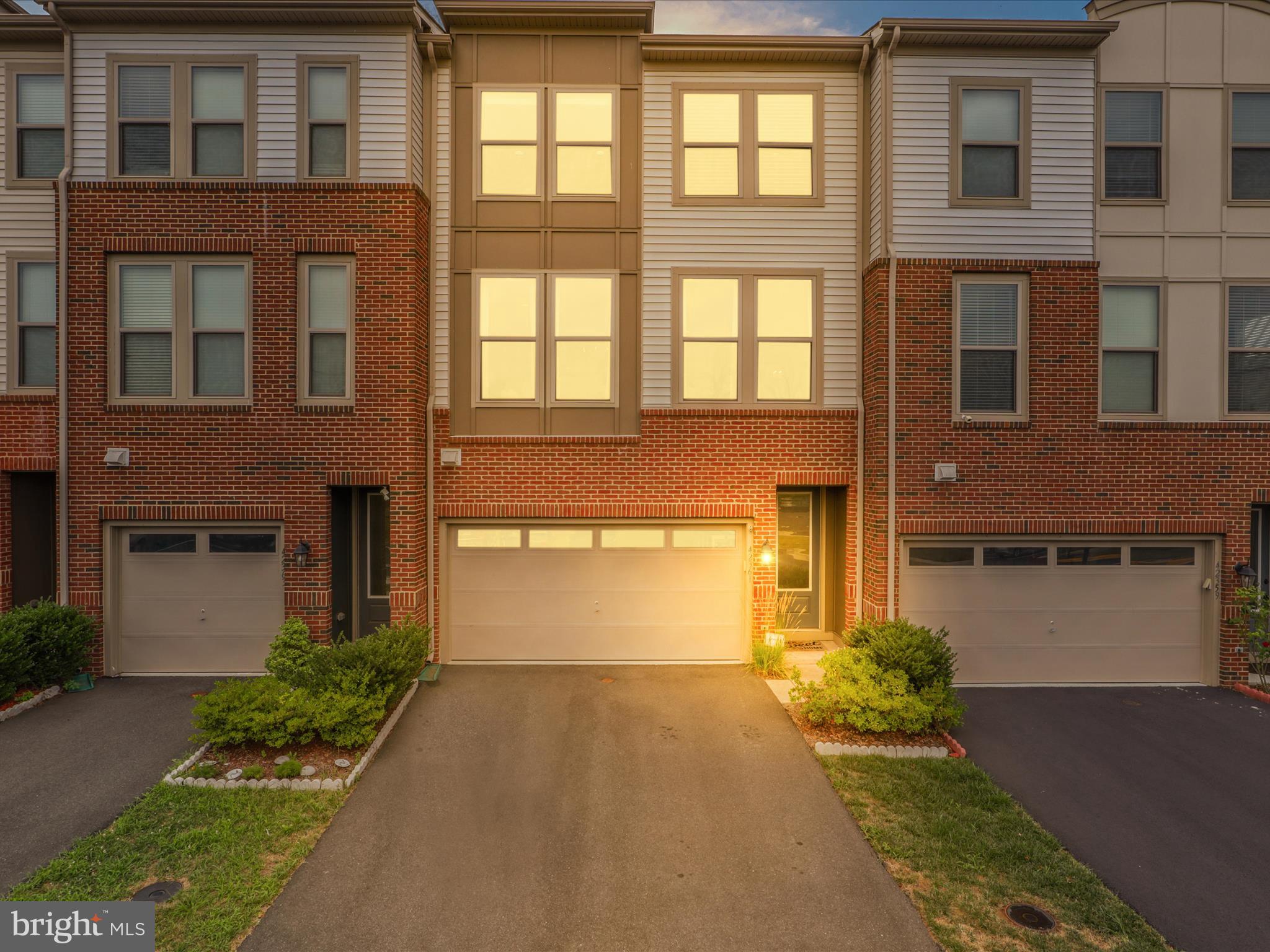 42361 Dogwood Glen Sq