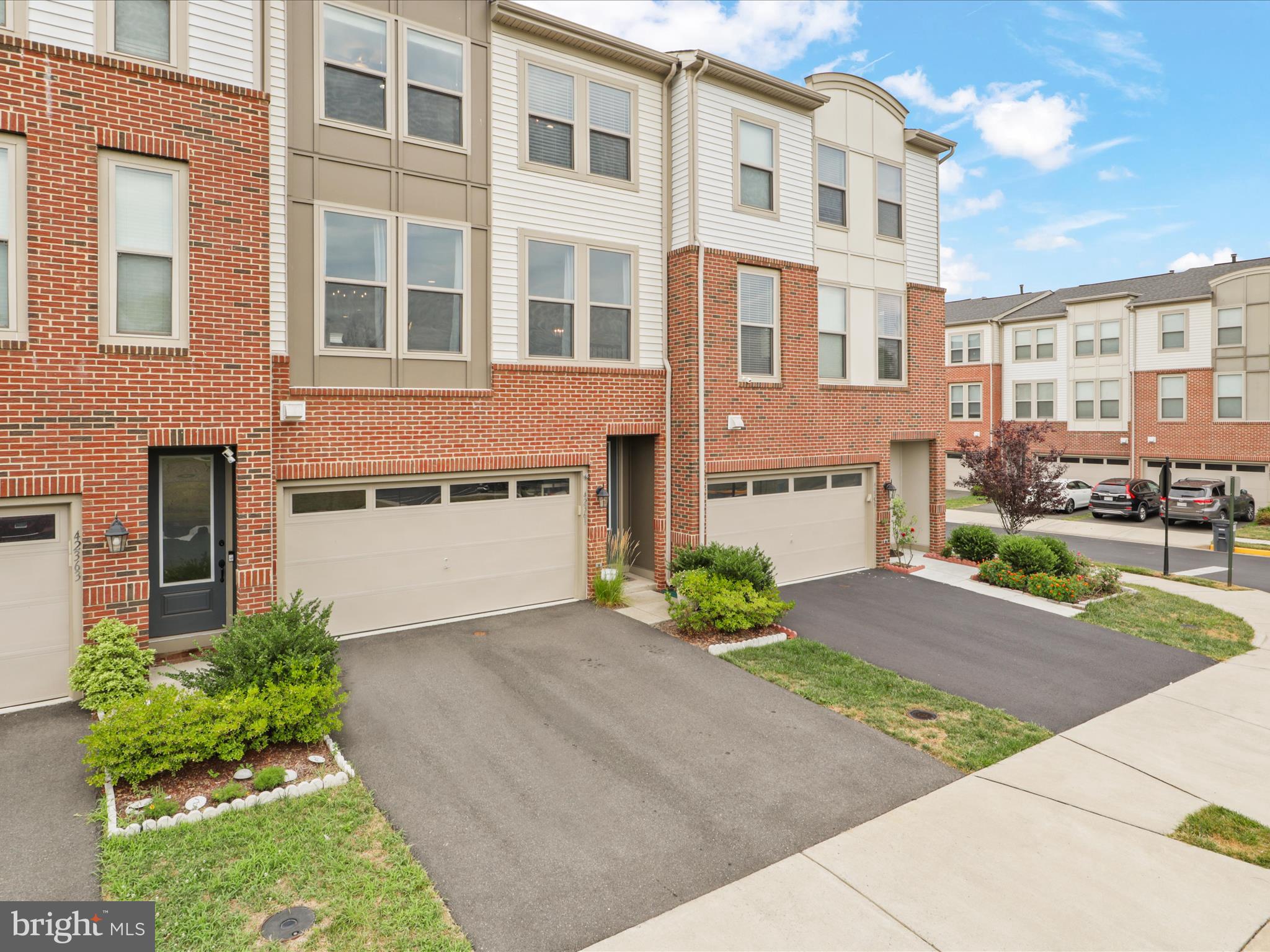 42361 Dogwood Glen Sq