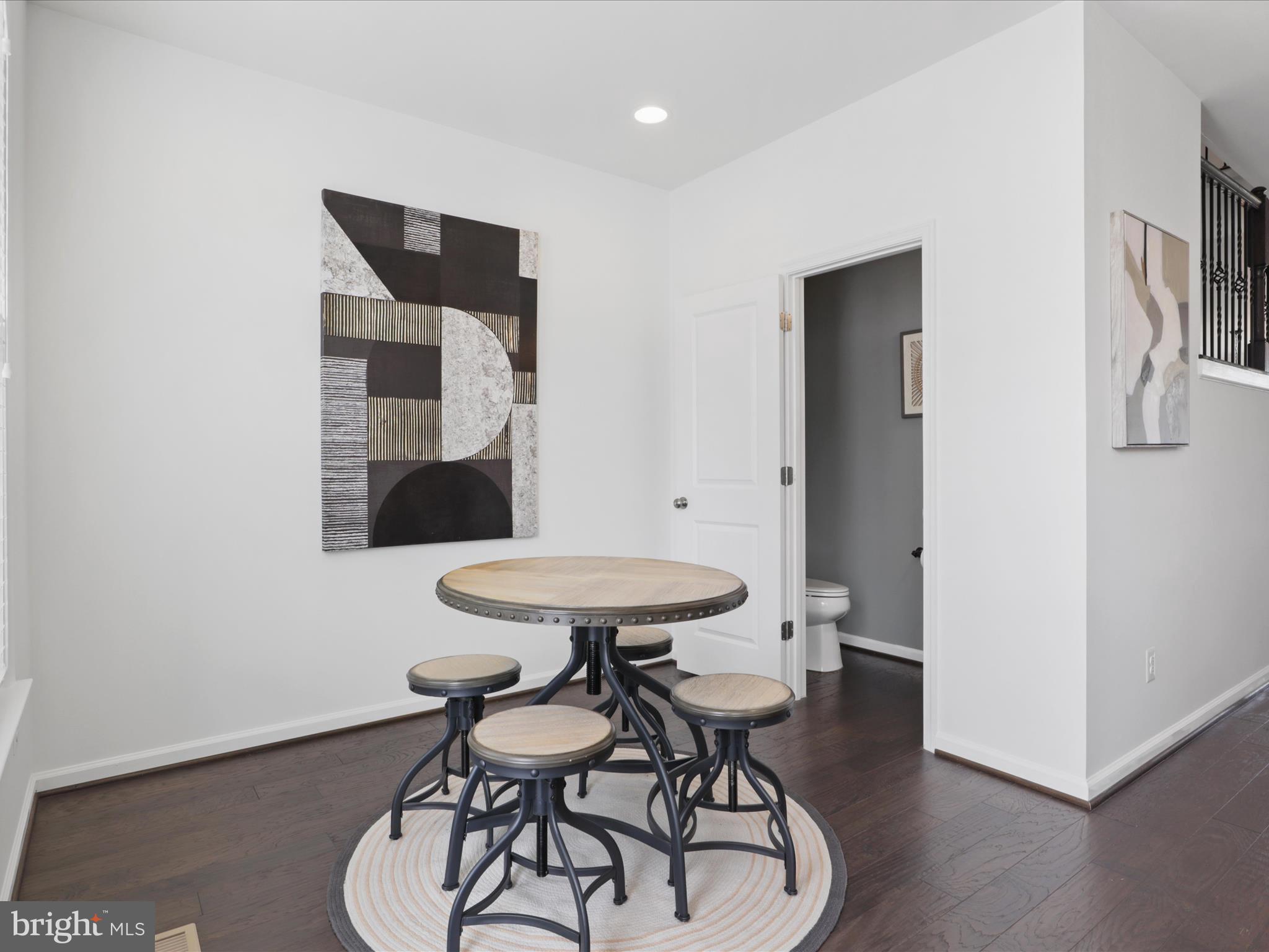 42361 Dogwood Glen Sq