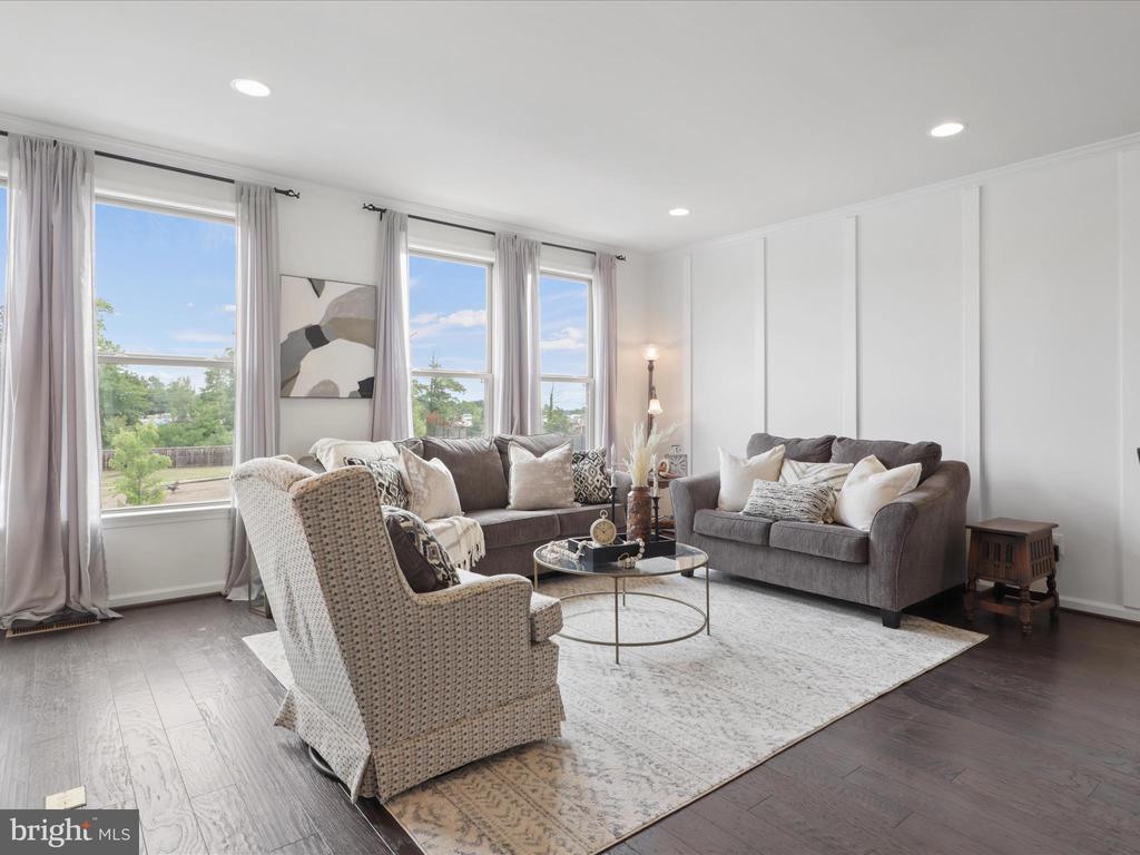 42361 Dogwood Glen Sq