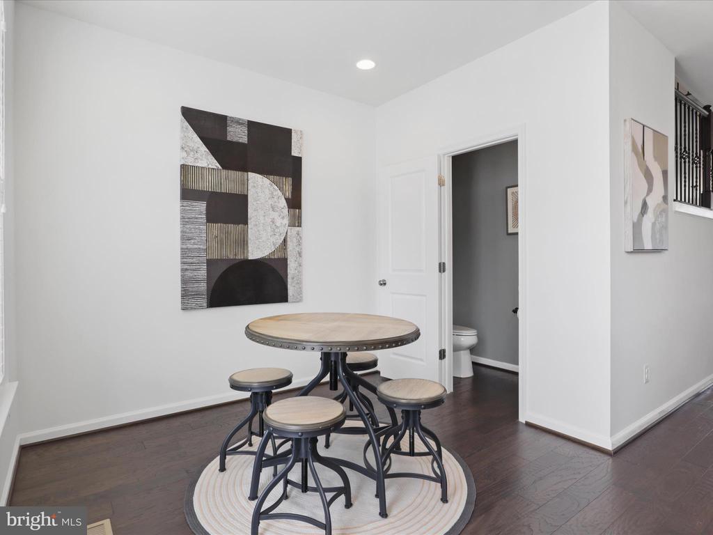 42361 Dogwood Glen Sq