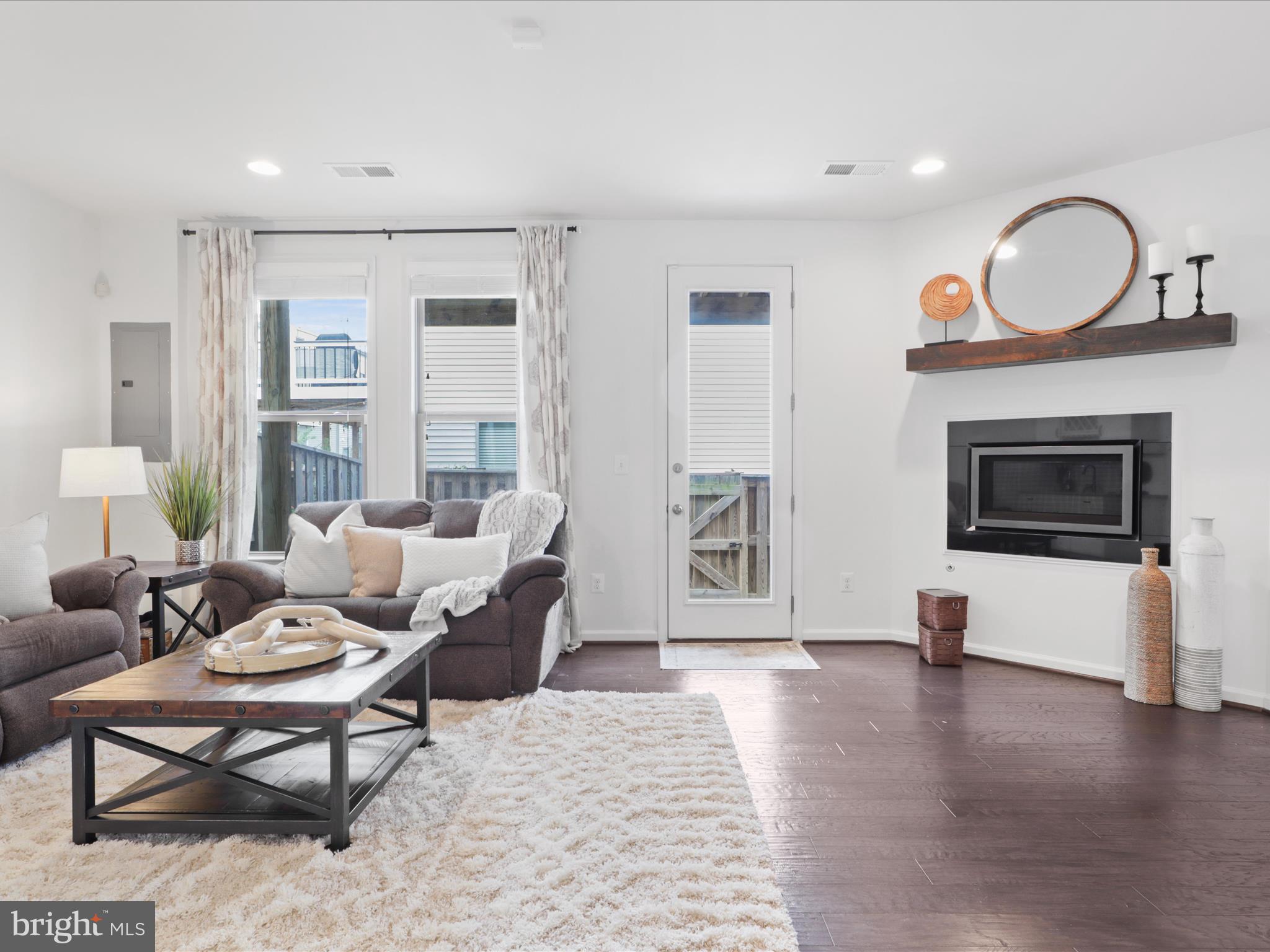 42361 Dogwood Glen Sq