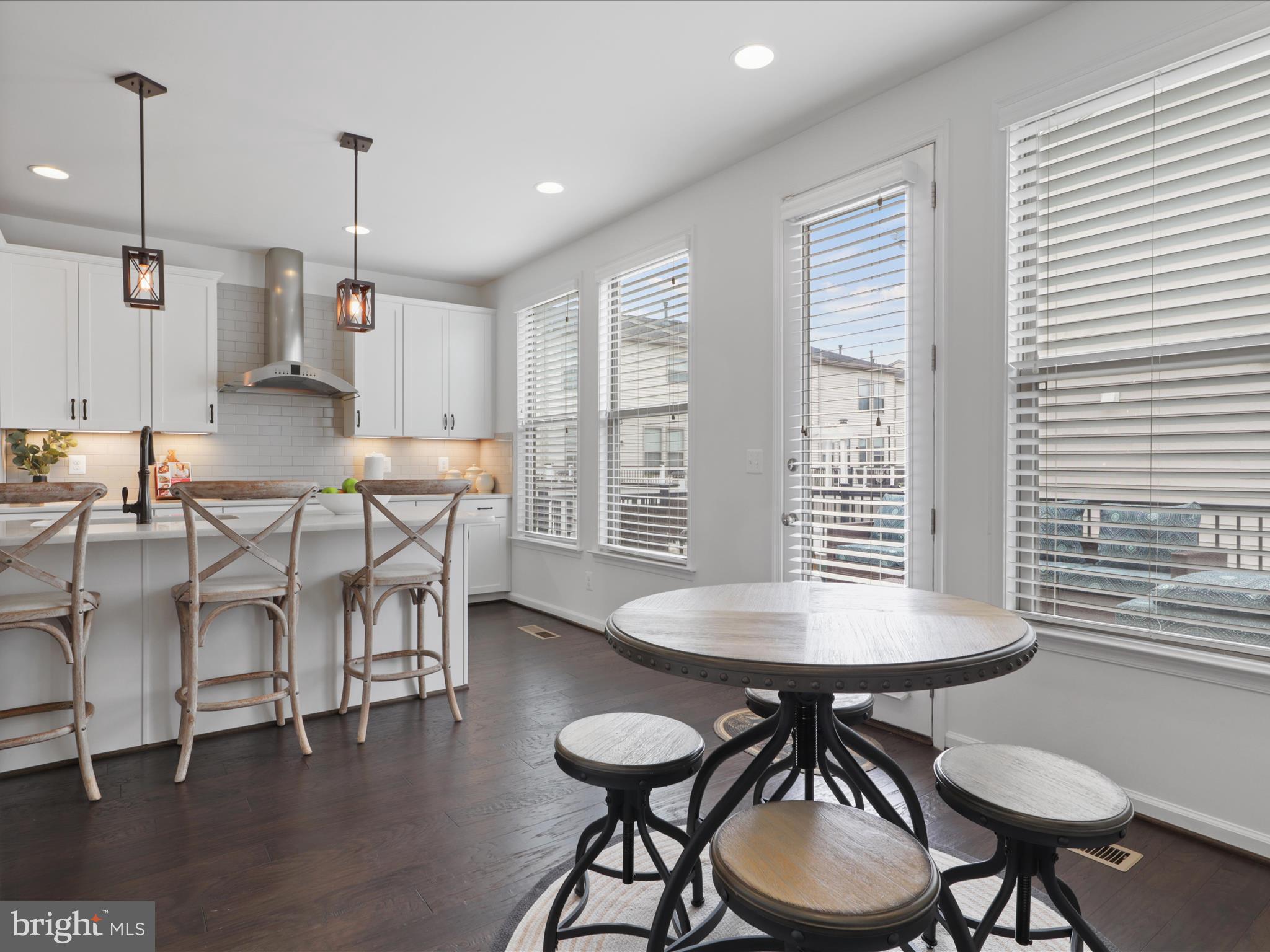 42361 Dogwood Glen Sq