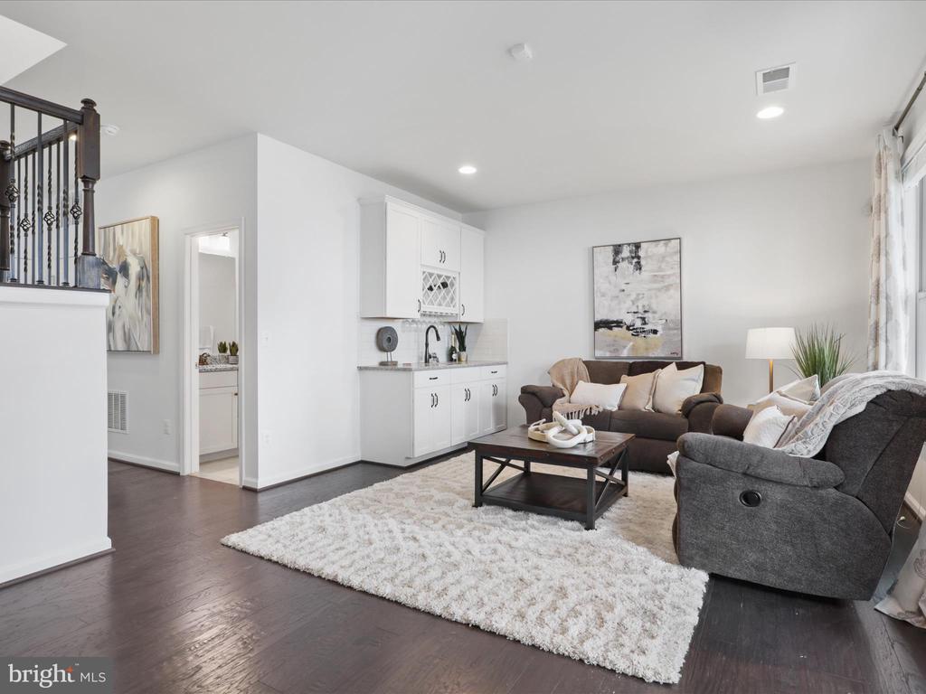 42361 Dogwood Glen Sq