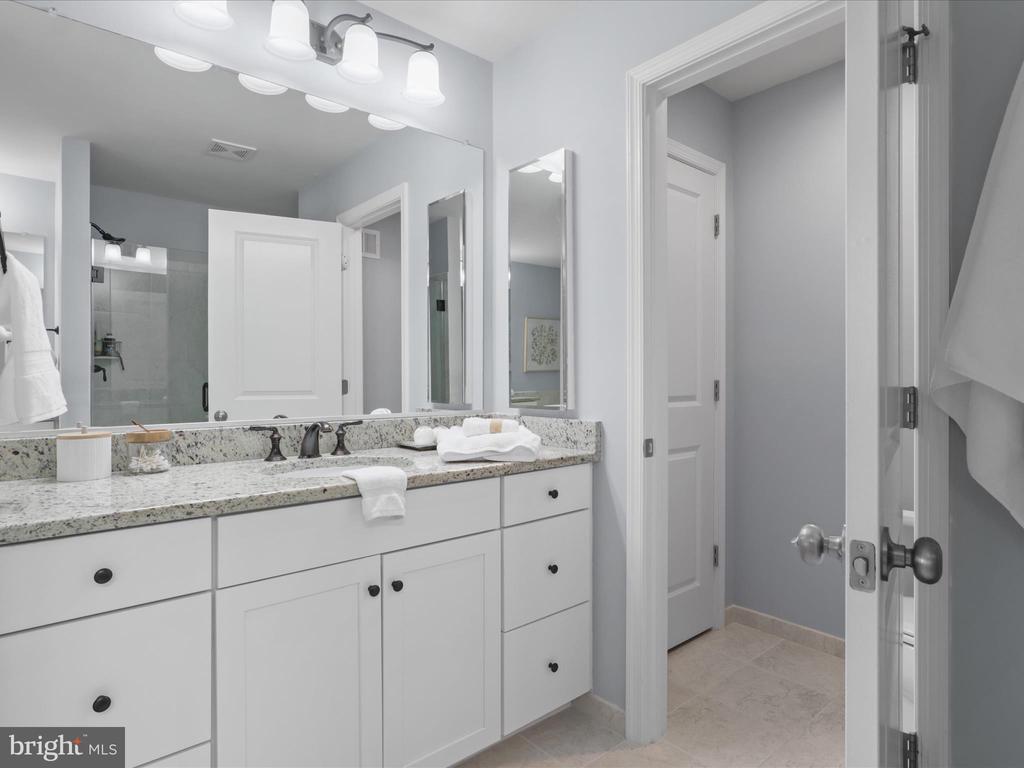 42361 Dogwood Glen Sq