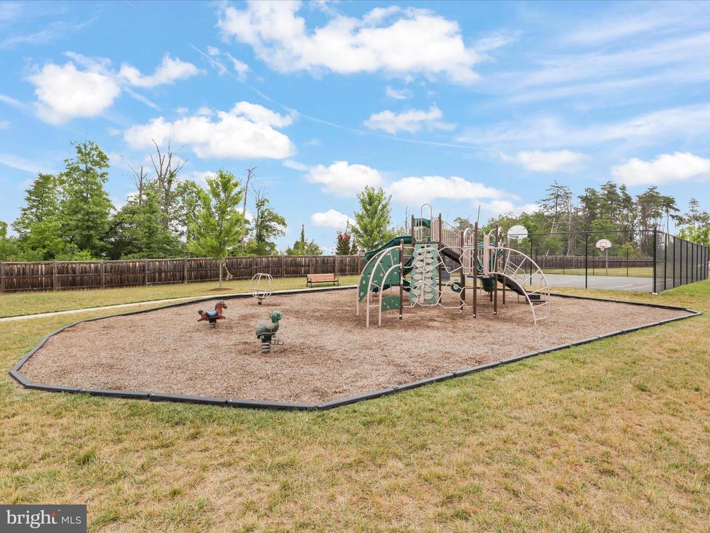 42361 Dogwood Glen Sq