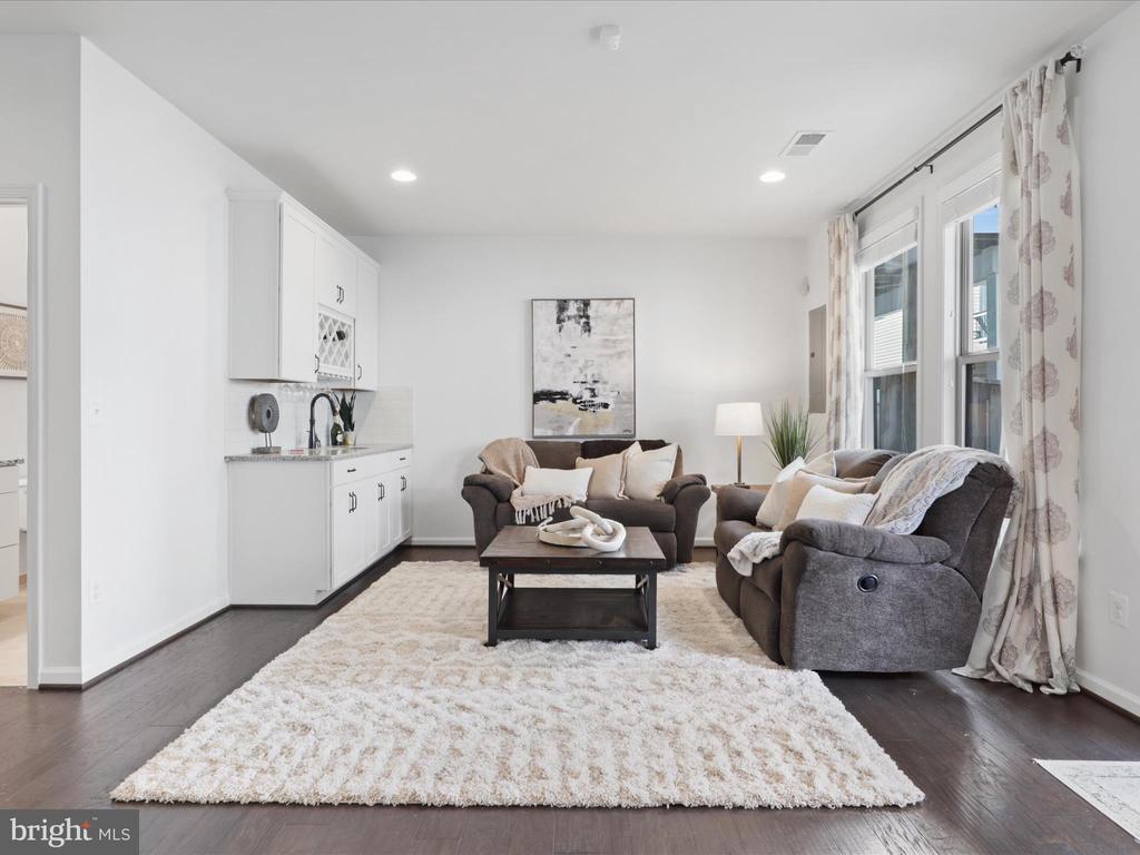 42361 Dogwood Glen Sq