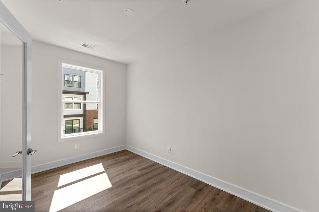 23679 Bolton Crescent #12-201