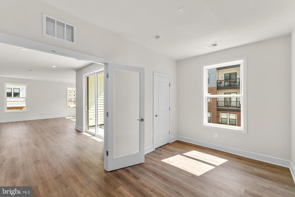 23679 Bolton Crescent #12-201