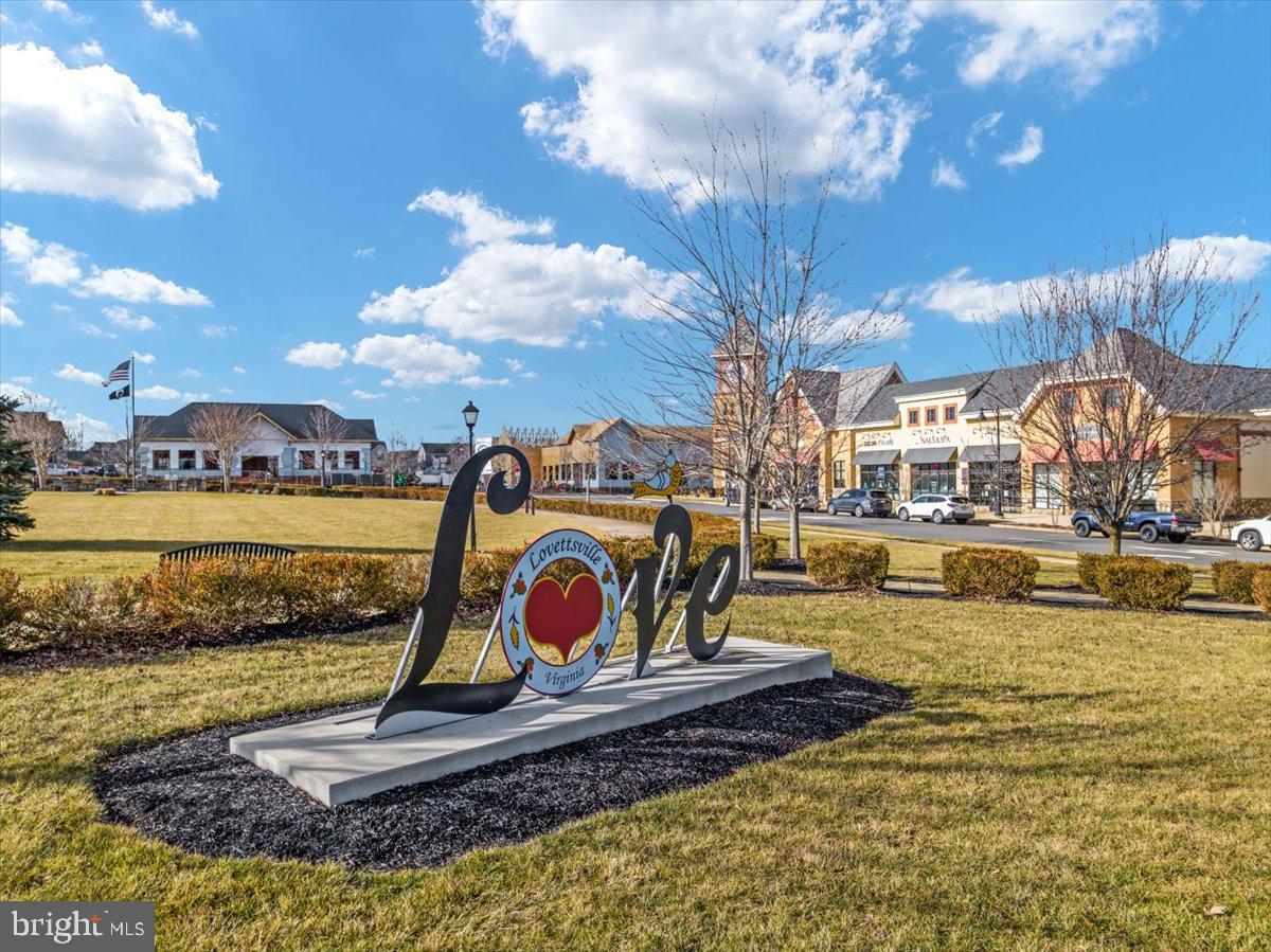 93 Eisentown Dr