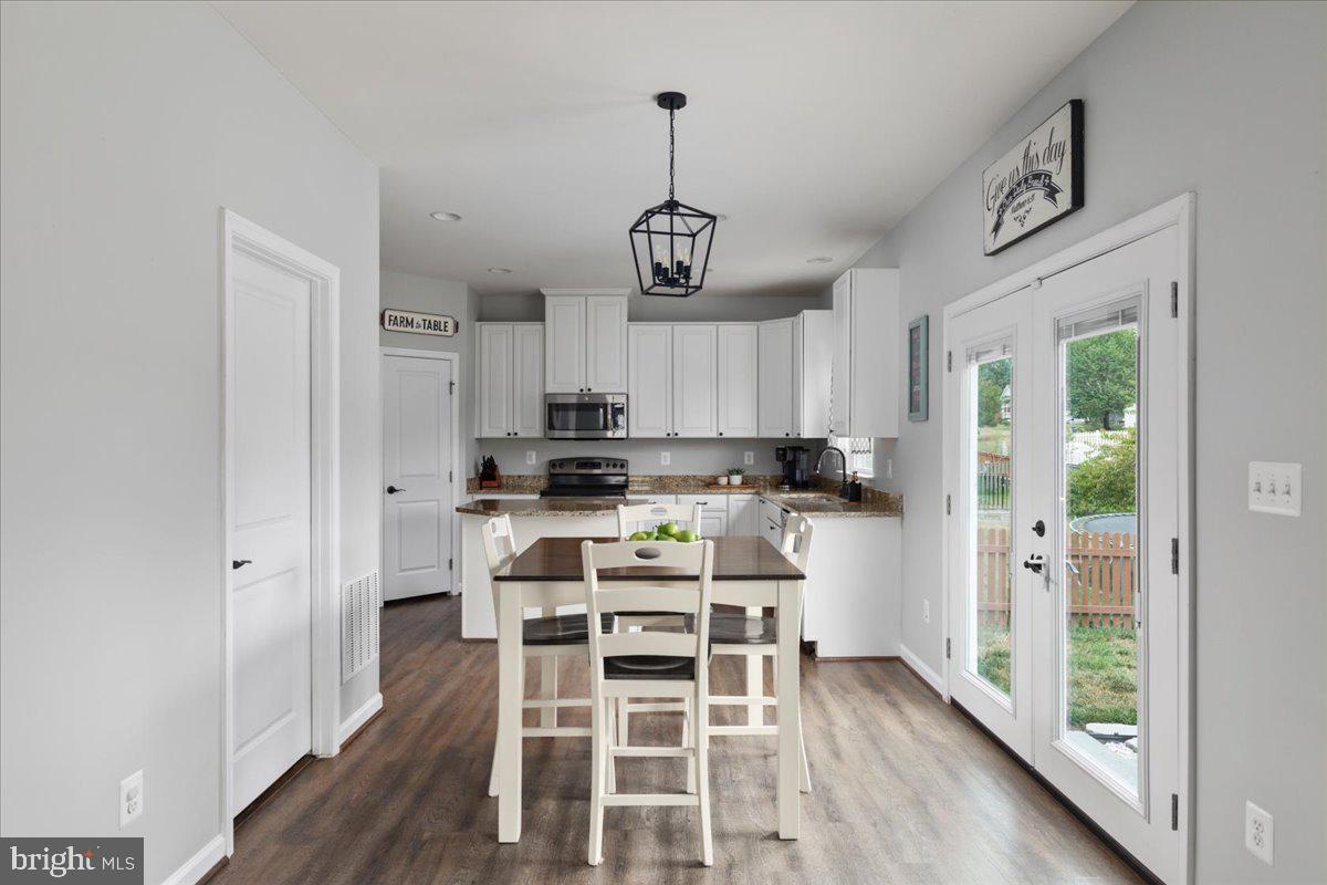 93 Eisentown Dr