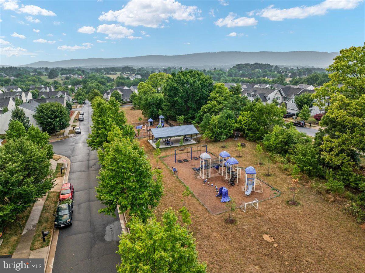 93 Eisentown Dr