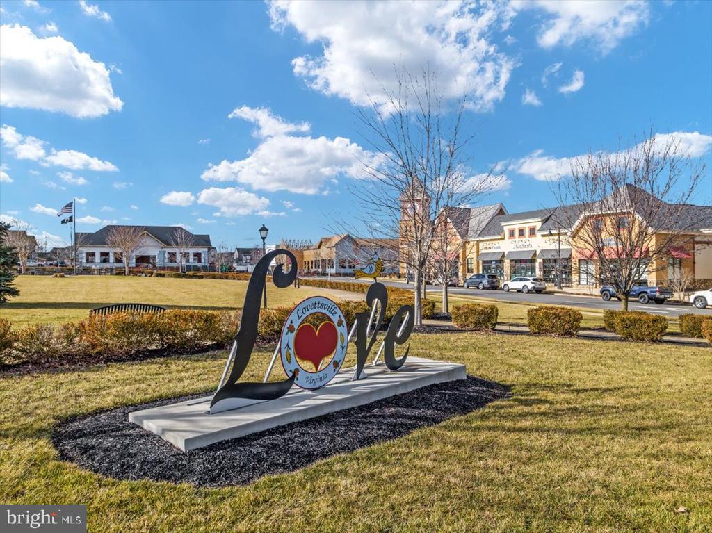 93 Eisentown Dr