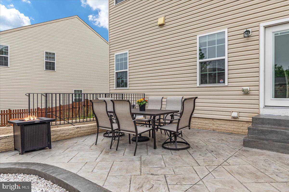 93 Eisentown Dr