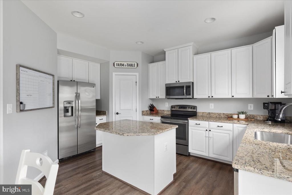 93 Eisentown Dr