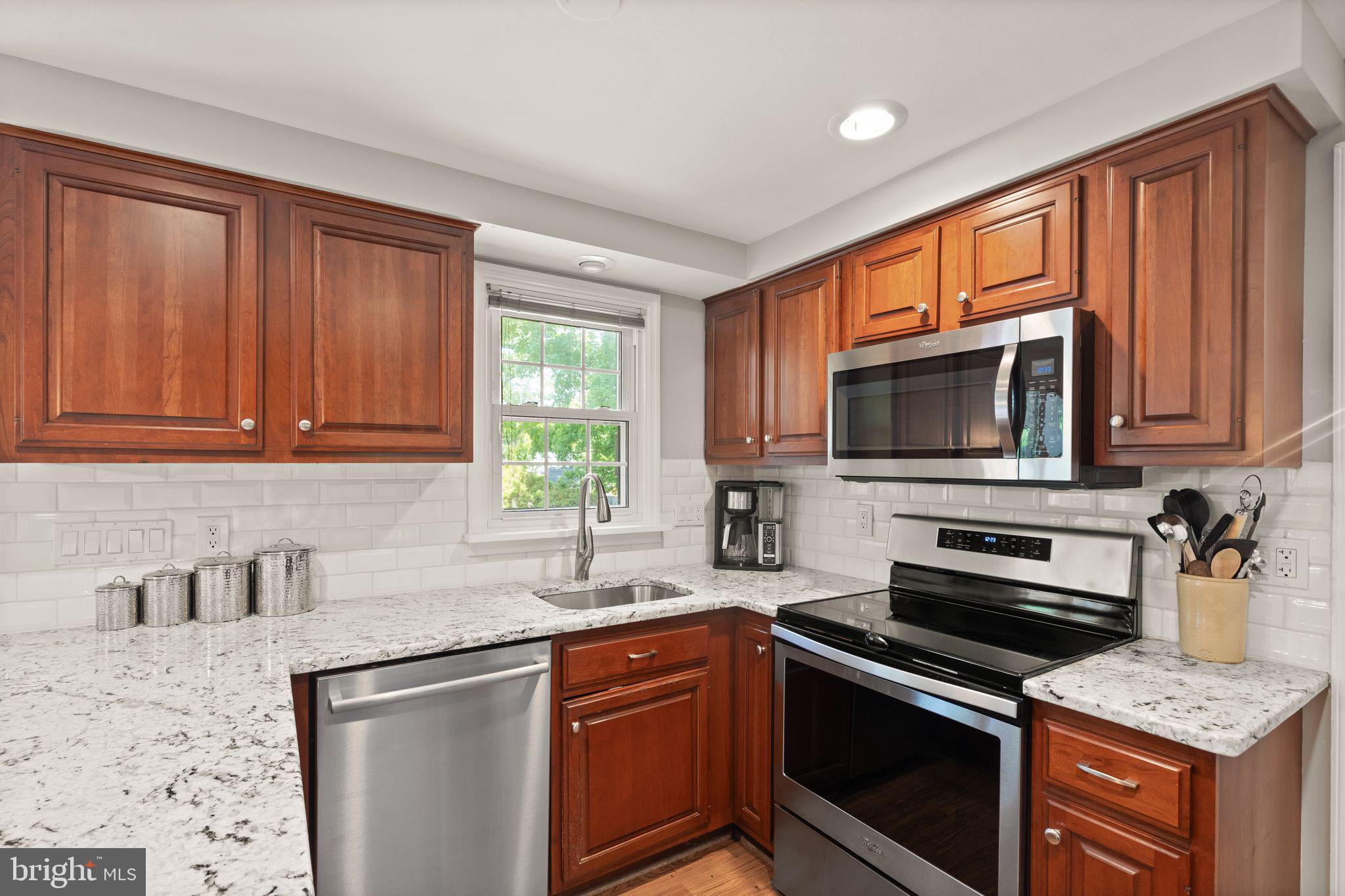 1107 Bradfield Dr SW