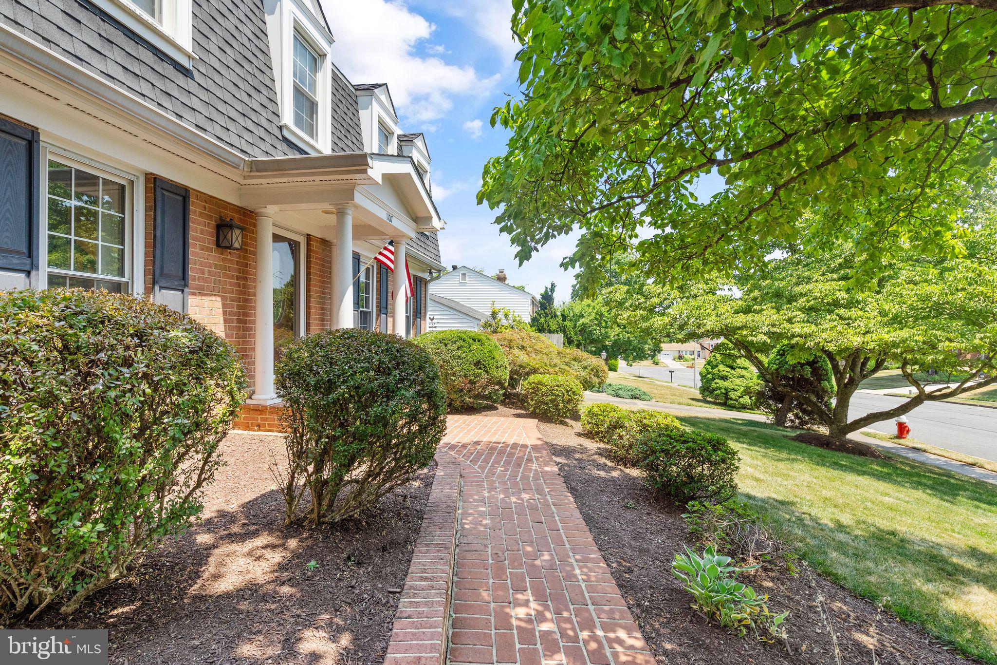 1107 Bradfield Dr SW