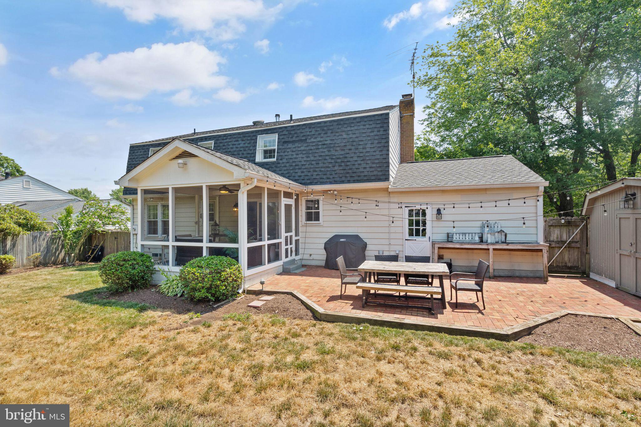 1107 Bradfield Dr SW