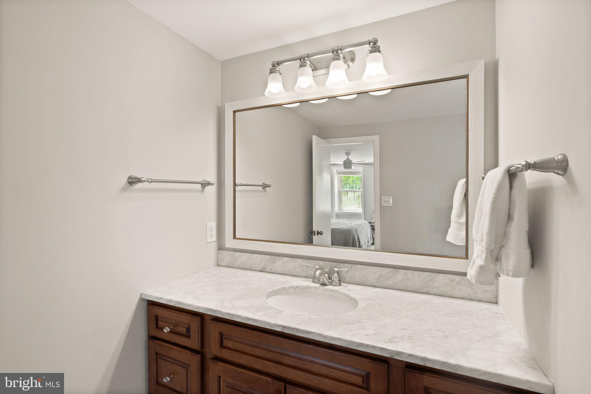 1107 Bradfield Dr SW