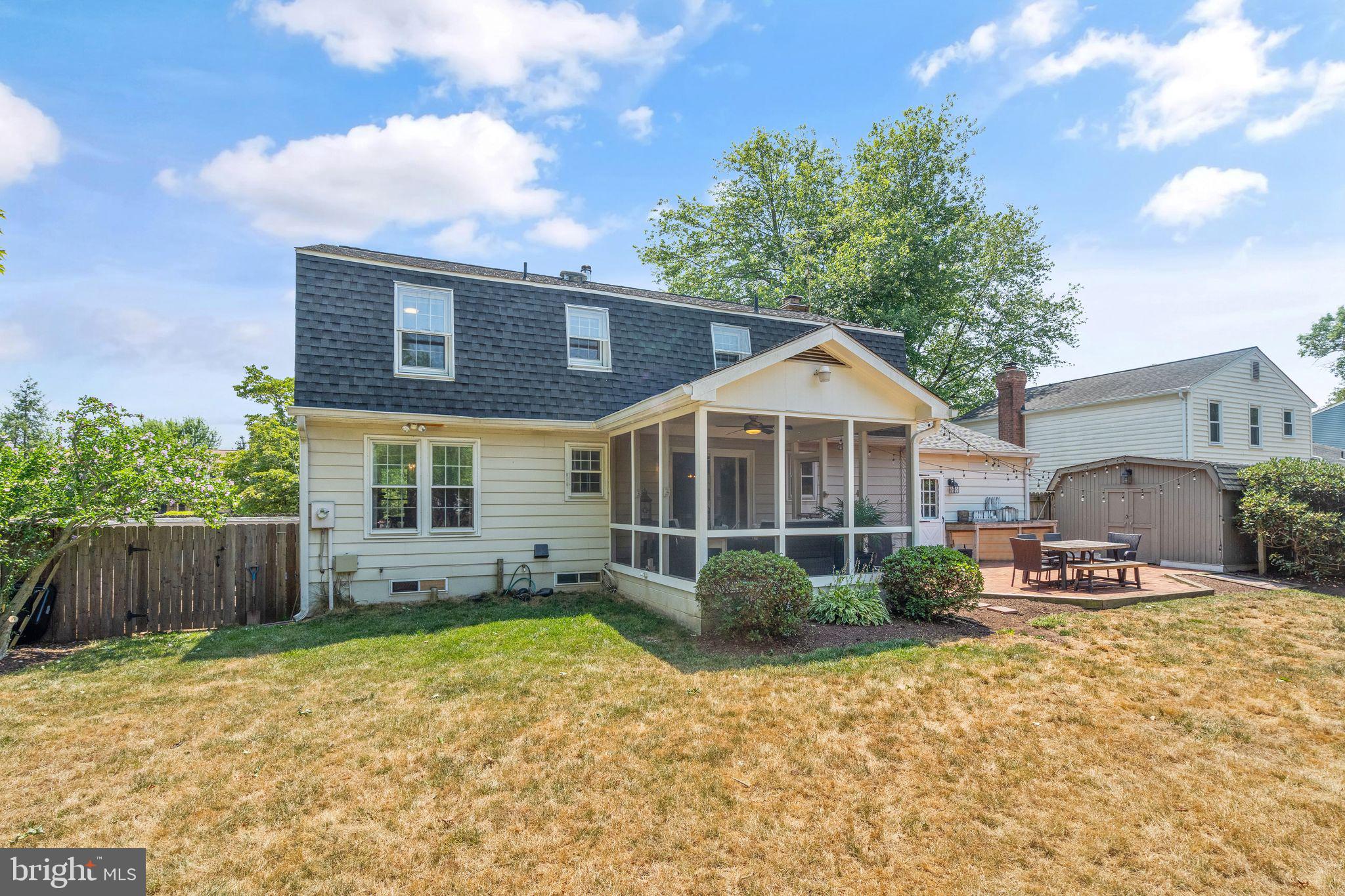 1107 Bradfield Dr SW