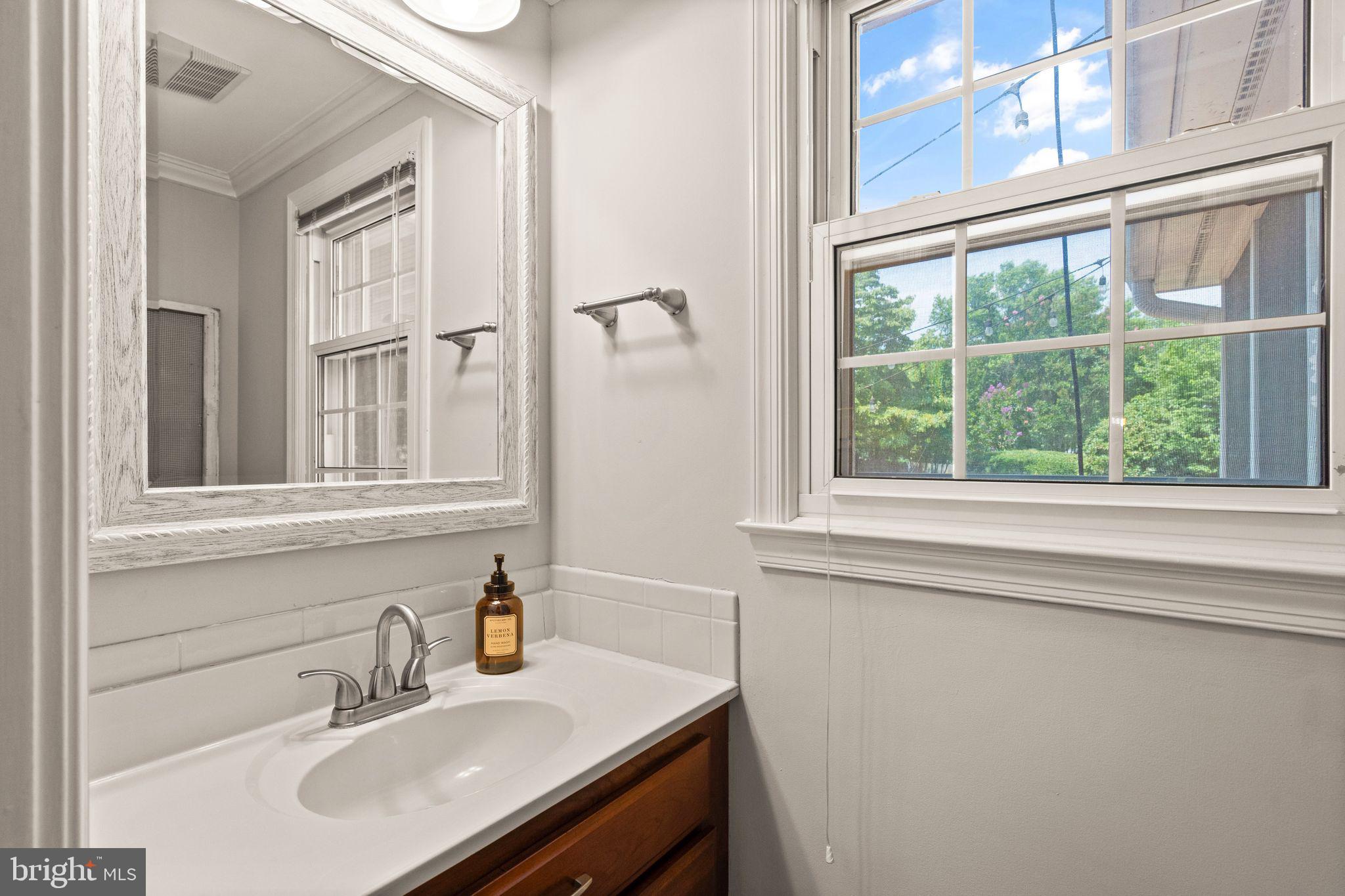 1107 Bradfield Dr SW